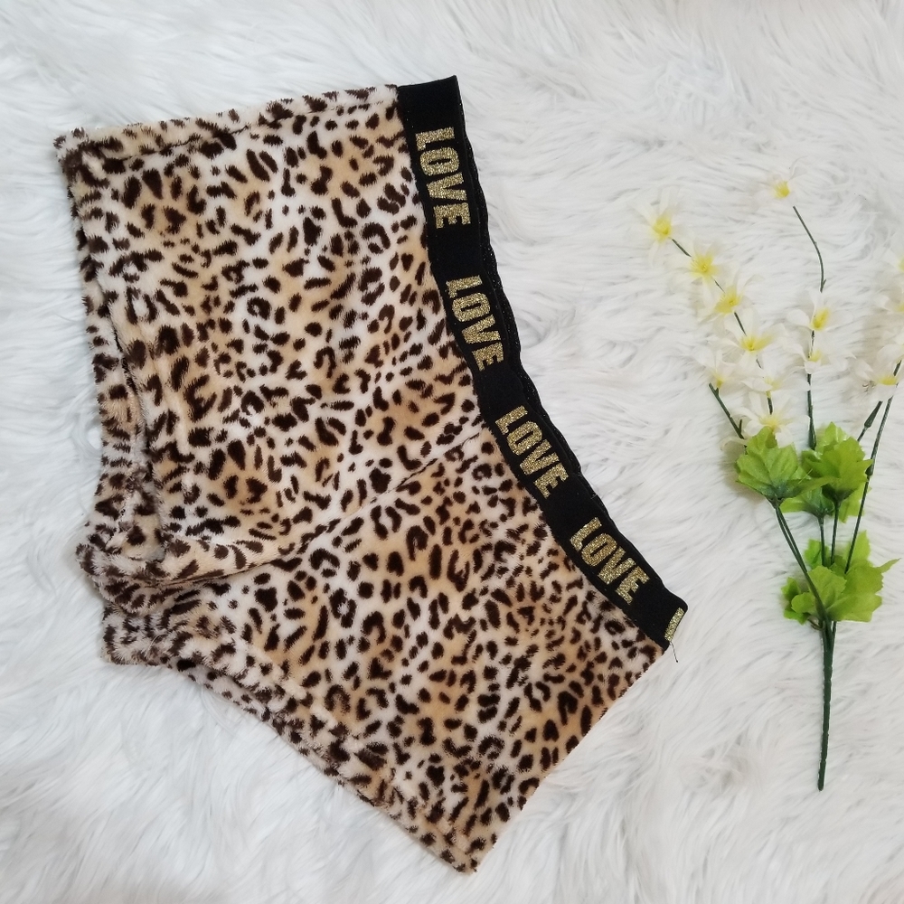 em & alfie Leopard print Fuzzy Pajama Pants a SIZE M.